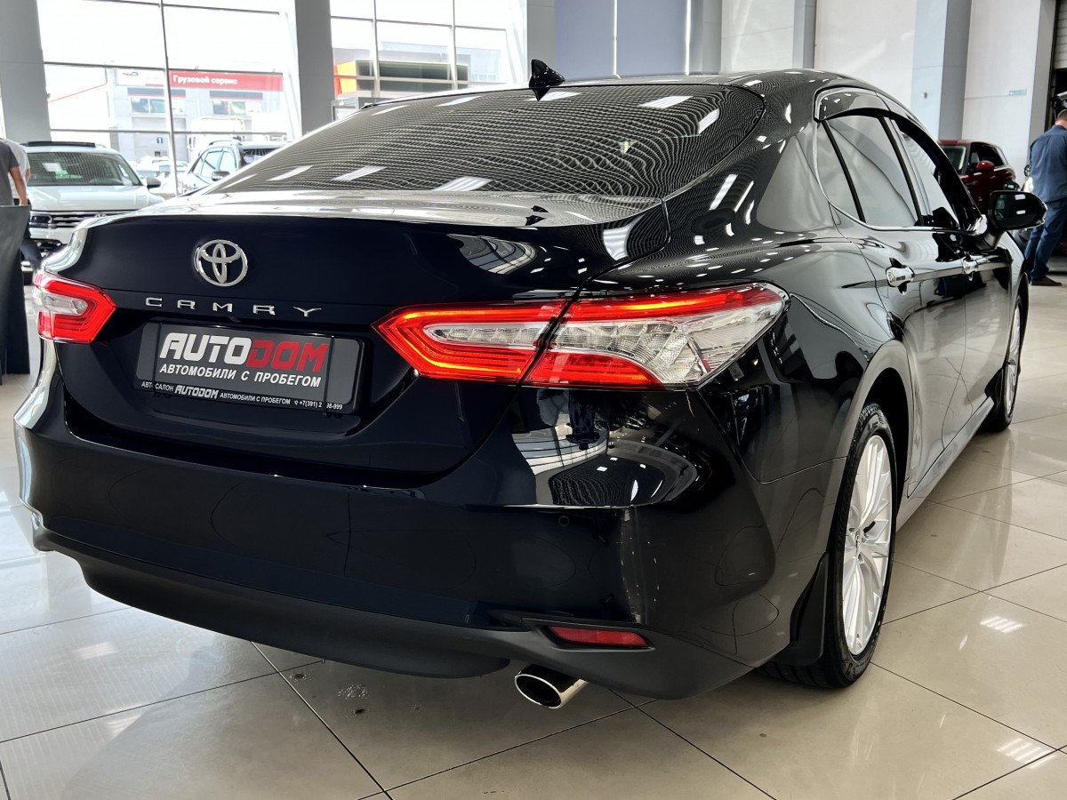 Автосалон - Toyota Camry, 2018 г.